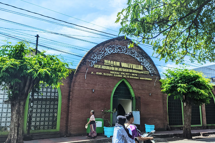 Hanya 2 Orang Perhari, Jumlah Peziarah di Makam Datuk Malik Ibrahim Banyuwangi Menurun Saat Ramadan