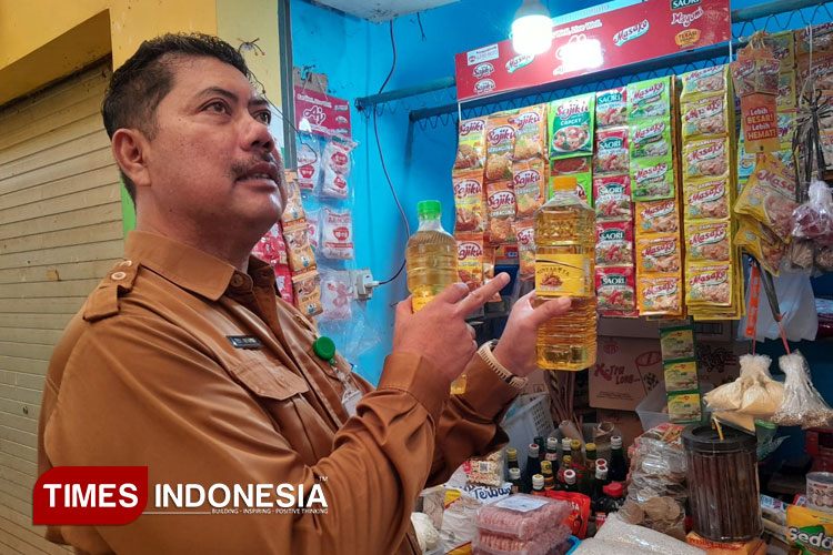 Dikoperindak Kabupaten Situbondo temukan sejumlah Minyak Kita Tidak Standart