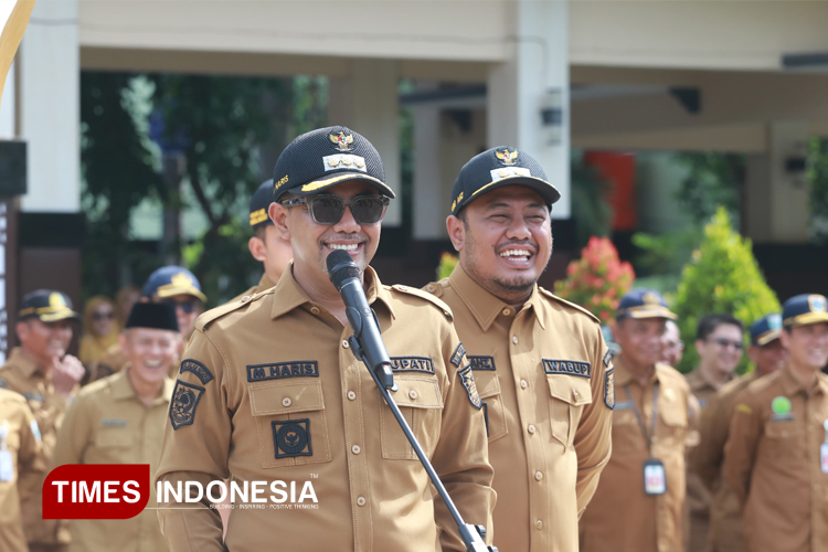 Bupati Probolinggo Gus Haris dan Wabup Probolinggo Lora Fahmi berkomitmen meningkatkan mutu pendidikan lewat SAE Pendidikan.. (Foto: Dok TI)