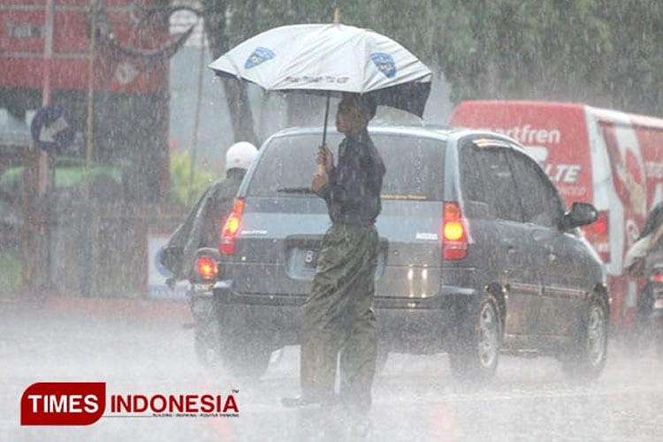 BMKG Prakirakan Senin Ini Sejumlah Kota Besar Berawan-Hujan