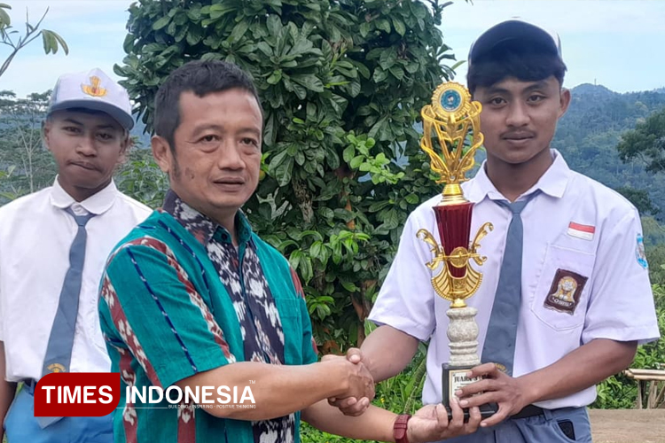 SMKN 2 Nawangan Raih Juara 3 Lomba Voli Spon Pacitan