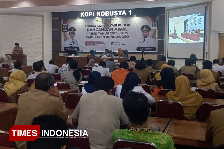 Wakil Bupati Bondowoso As'ad Yahya Syafi'i saat membuka Forum Konsultasi Publik (FKP) Rancangan Awal Rencana Pembangunan Jangka Menengah Daerah (RPJMD) (FOTO: Moh Bahri/TIMES Indonesia)