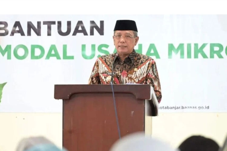 Wali Kota Banjar Ir H Sudarsono saat menghadiri pemberian bantuan modal UKM dari Baznas. (Foto: Istimewa)