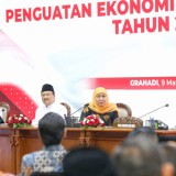 Rakor bersama Mensos, Gubernur Jatim Siap Jalankan Program Sekolah Rakyat dan DTSEN