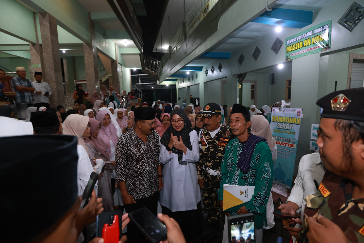 Bupati Banyuwangi Blusukan ke Masjid, Kenalkan Asta Cita Prabowo