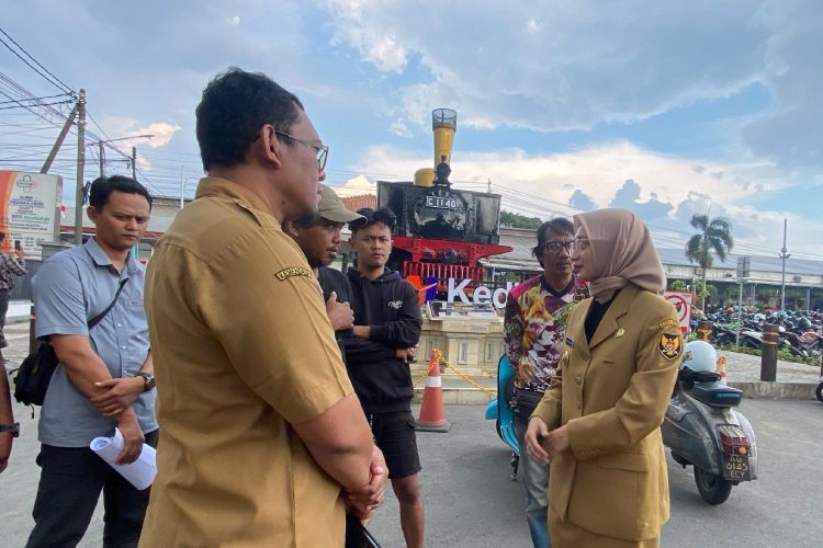 Perhatikan Dampak Sosial Ekonomi, Mbak Vinanda Tata Pedestrian Stasiun Kediri