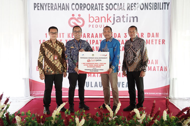 Tingkatkan Ekonomi Masyarakat, Bank Jatim Salurkan CSR ke Pulau Bawean