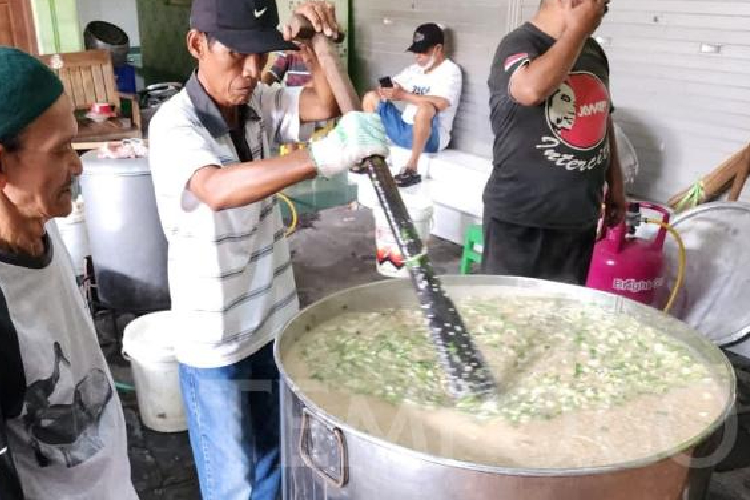 Bubur samin di Masjid Darussalam, Jayengan, Solo. (FOTO: Tempo/ Septhia Ryanthie)