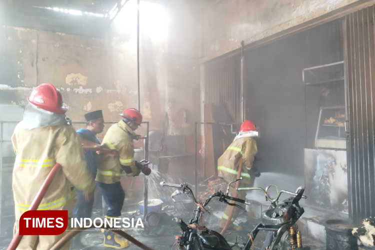 Kebocoran Gas Sebabkan 3 Karyawan Terjebak dalam Kebakaran Warung Ayam Geprek SFC Banyuwangi