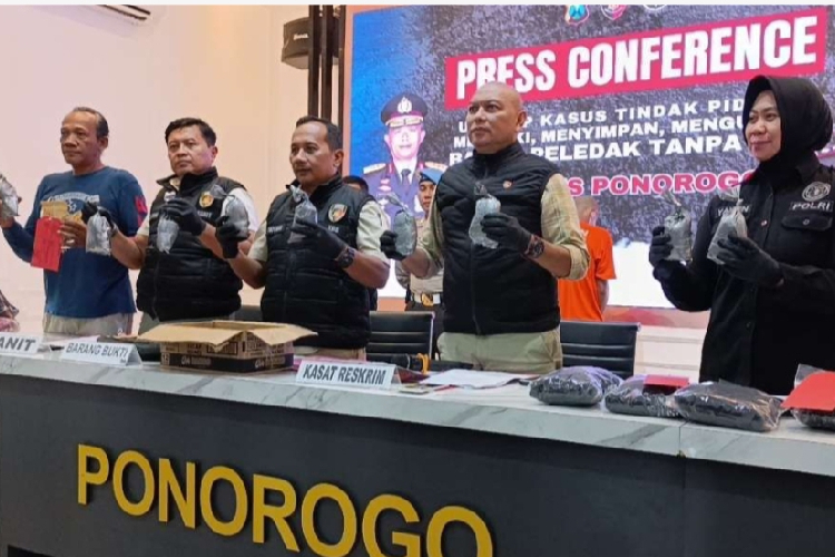 Polres Ponorogo Tangkap Pelaku Penjual Serbuk Petasan