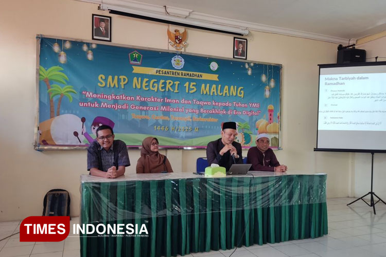 Dosen FAI Unisma Malang, Dr. Kukuh Santoso, M.PdI menjadi narasumber dalam kegiatan Pesantren Ramadhan Guru dan Karyawan di SMPN 15 Malang. (FOTO: AJP TIMES Indonesia)