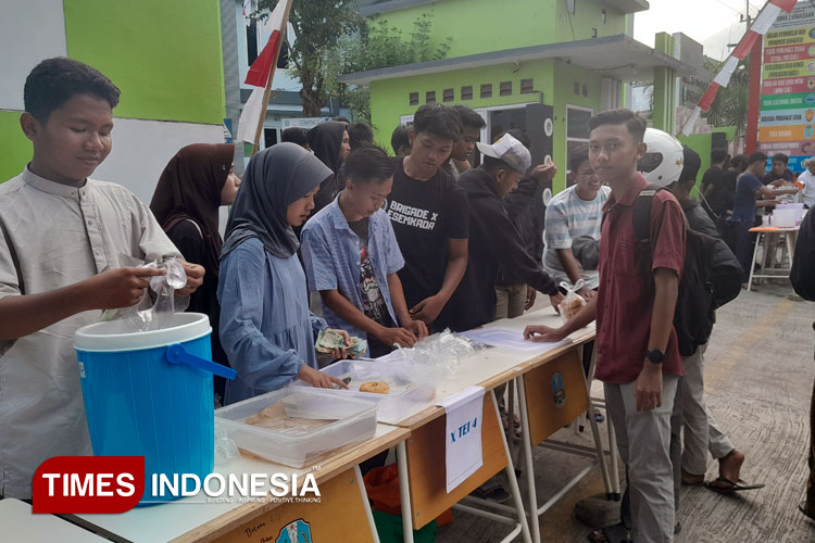 Belajar dan Berbagi, Pelajar Probolinggo Gelar Market Takjil Day