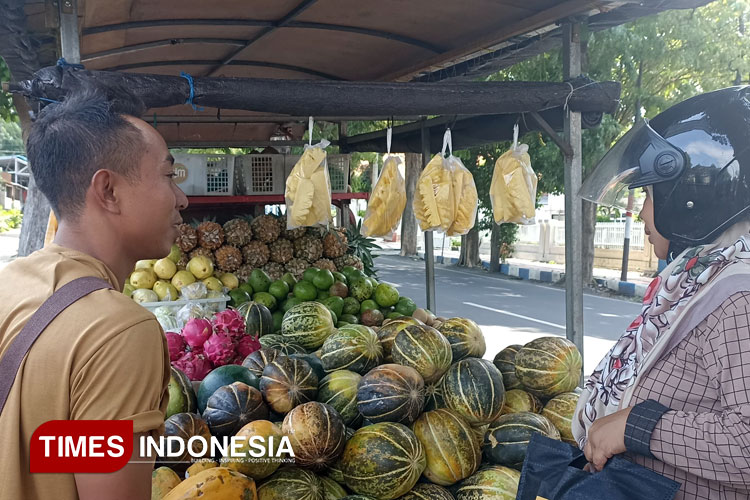 Cuan Bulan Ramadan, Penjual Buah Blewah dan Krai di Banyuwangi Ketiban Untung