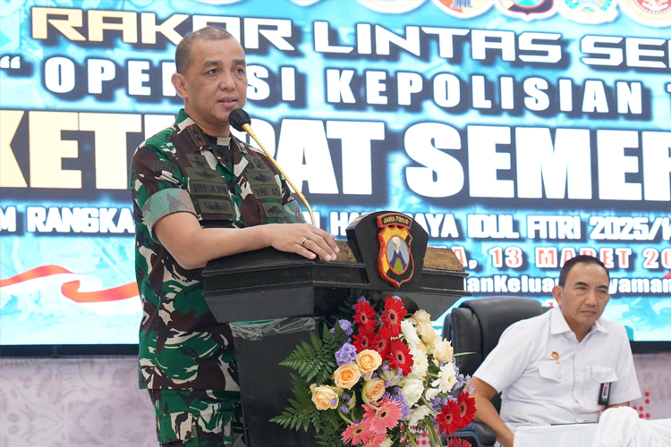 Pangdam V Brawijaya Mayjen TNI Rudy Saladin saat mengikuti rakor lintas sektoral operasi Kepolisian terpusat Ketupat Semeru 2025 di Gedung Mahameru Mapolda Jatim, Surabaya pada Kamis (13/03/2025). (Foto: Pendam V Brawijaya for TIMES Indonesia)