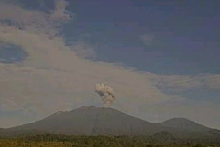 Gunung Raung Erupsi, BPBD Bondowoso Imbau Warga Tetap Tenang