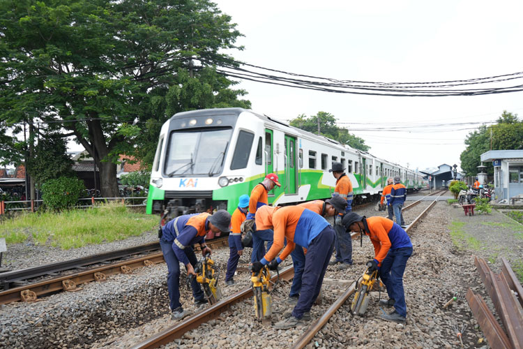 jalur-kereta-2.jpg