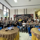 Polres Banjar Berkolaborasi dengan Wartawan Bagi-bagi Takjil dan Bukber