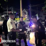 Sambil Patroli, Polresta Banyuwangi Sahur On The Road Bareng Mahasiswa