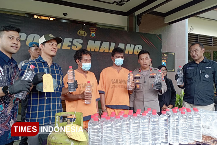 Polres Malang Bongkar Produksi Miras Trobas, Sita 260 Liter dari Dua Tersangka Pelaku