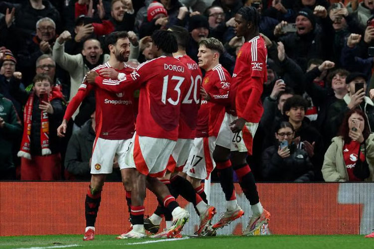 Hattrick Bruno Fernandes mengantarkan Manchester United menaklukkan Real Sociedad 4-1 di Stadion Old Trafford (FOTO: UEFA)