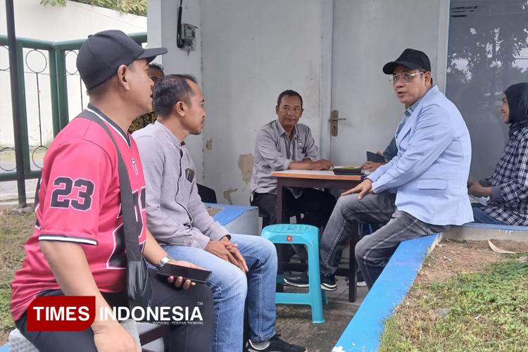 Dikawal Belasan Voters, Michael Daftar Calon Ketua Askab PSSI Banyuwangi