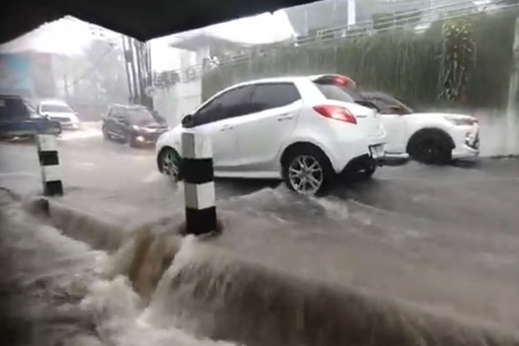 Hujan Lebat Bikin Suhat - Sudimoro Kota Malang Banjir, Penyebabnya Sistem Drainase Buruk