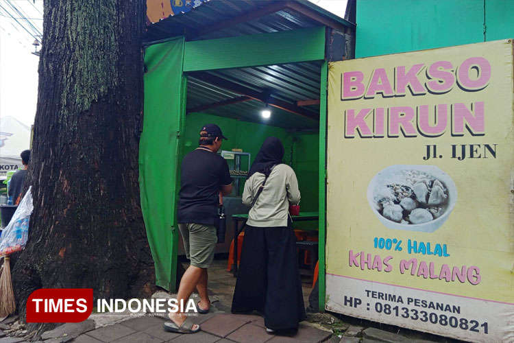 Kuliner legendaris Malang yang selalu ramai pengunjung Bakso Kirun di Jalan Ijen ini nggak pernah gagal memanjakan lidah. (FOTO: Cindy Audylia Herawati/TIMES INDONESIA)