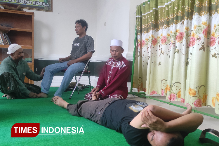 Bupati-Situbondo-Sediakan-Layanan-Pijat-Refleksi-Gratis-c.jpg