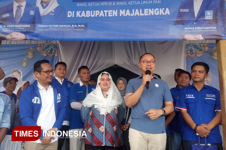 Wakil Ketua MPR RI, Eddy Soeparno bersama pengurus PAN Kabupaten Majalengka. (FOTO: Jaja Sumarja/TIMES Indonesia)