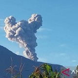 Erupsi Gunung Marapi Sumbar, Dentuman Keras Diiringi Lontaran Abu Vulkanik