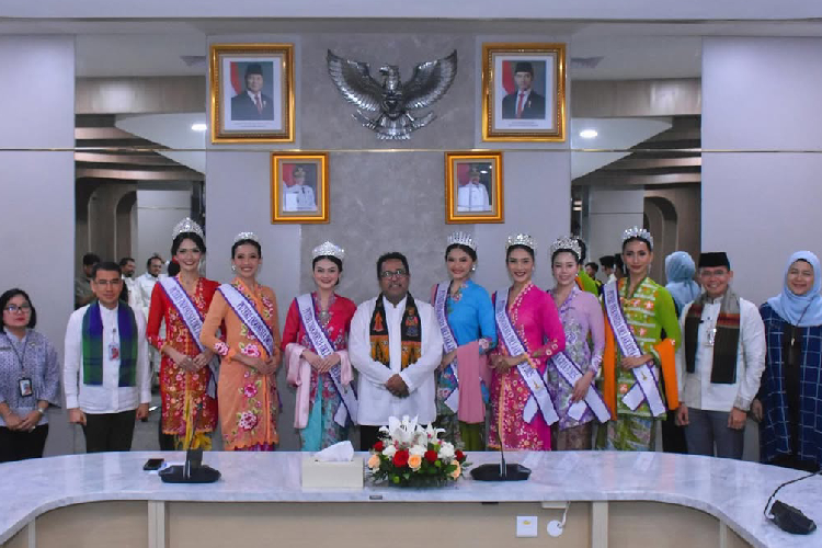 Puteri Indonesia DKI Jakarta 2025, beraudiensi dengan Wagub DKI Jakarta, Rano Karno. (Foto: La-Tanya Alisa for TIMES Indonesia)