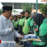 Bagikan Sedekah dan Zakat untuk Ojol, Bupati Jombang Warsubi Didoakan Amanah Jalankan Tugas