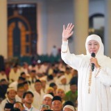 Gubernur Khofifah Bersama Masyarakat Peringati Nuzulul Quran di MAS