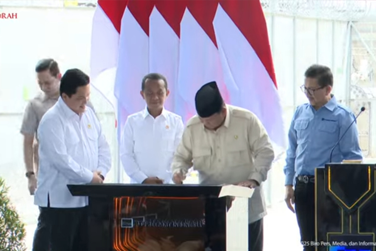 Presiden Prabowo Resmikan Pabrik Pemurnian Emas Milik Freeport Indonesia di Gresik