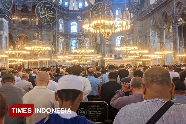 Salat Tarawih malam ke-18 Ramadan. (Foto: Yusuf Arifai/TIMES Indonesia)