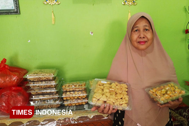 Jelang Lebaran, Penjual Kue Kering di Banyuwangi Kebanjiran Pesanan