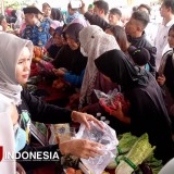 Warga Antusias Borong Kebutuhan Pokok di Pasar Murah DKP3 Majalengka