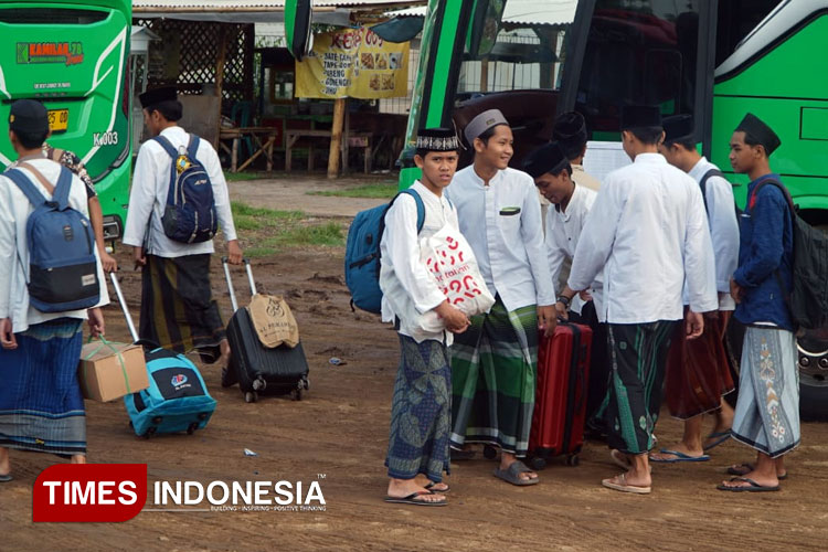 Libur Pesantren, Pengasuh Ponpes Nurul Jadid Beri Pesan Ini kepada Ribuan Santri