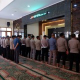 Polres Bondowoso Salat Gaib untuk Tiga Polisi Lampung yang Gugur