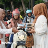 Semarak Ramadan, Kokoon Hotel Banyuwangi Bagikan Ratusan Paket Takjil Gratis