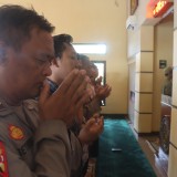 Tiga Polisi Gugur saat Tugas di Lampung, Polres Probolinggo Salat Gaib