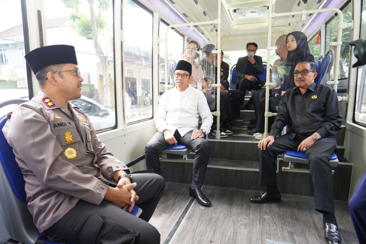 Connecting Bus Hadir di Tengah Lesunya Penumpang Angkot di Kota Batu