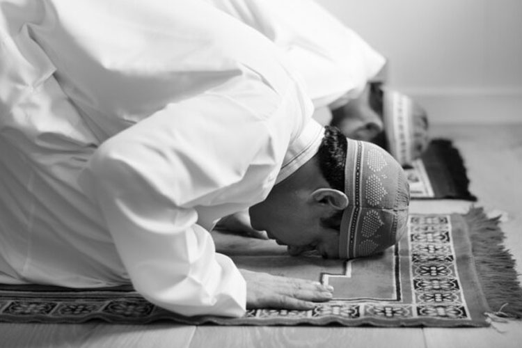 Salat Tarawih malam ke-20 Ramadan. (Foto: Freepik)