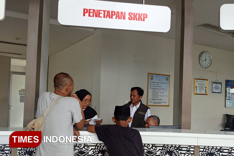 Suasana pelayanan di Samsat Kota Banjar. (Foto: Susi/TIMES Indonesia)