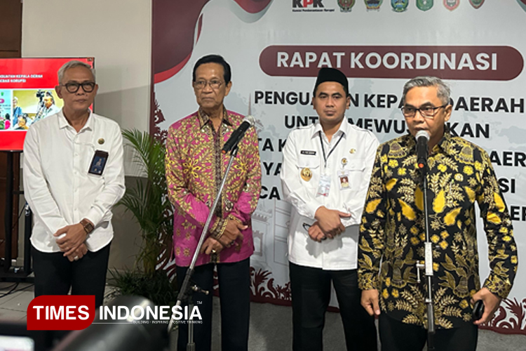 Ketua KPK, Setyo Budiyanto saat konferensi pers di JEC. (FOTO: A Riyadi/TIMES Indonesia)