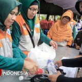 Papesa Kota Probolinggo Berbagi Tas Cantik, Warga Antusias Tukar Sampah Plastik