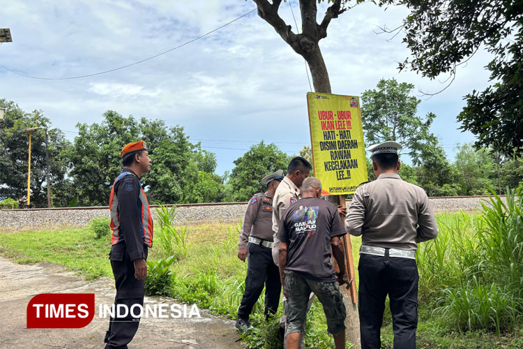 Begini Cara Polresta Banyuwangi Cegah Laka di Perlintasan KA Tanpa Palang Pintu Jelang Mudik