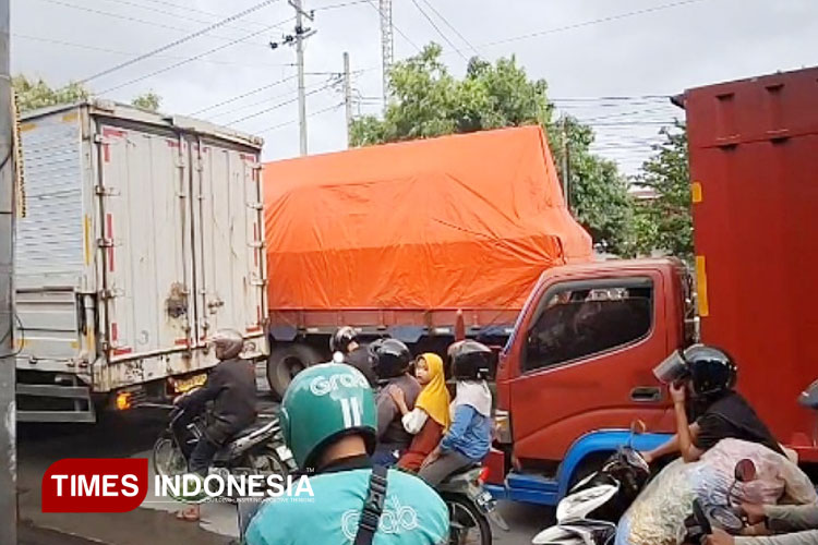 Suasana lalulintas kota Pekalongan (FOTO: Ragil/TIMES Indonesia)