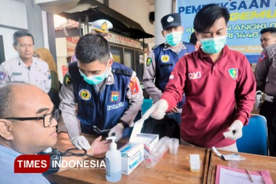 Jelang Mudik Lebaran, Polda Jatim Cek Kesehatan Sopir Bus di Probolinggo