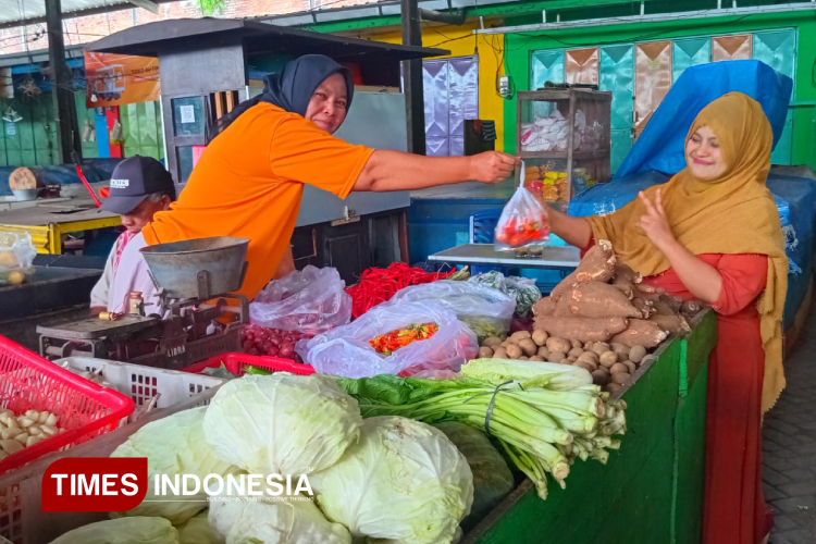 Pedagang Pasar Landungsari Malang Raih Berkah dari Kenaikan Harga Bahan Pokok saat Ramadan